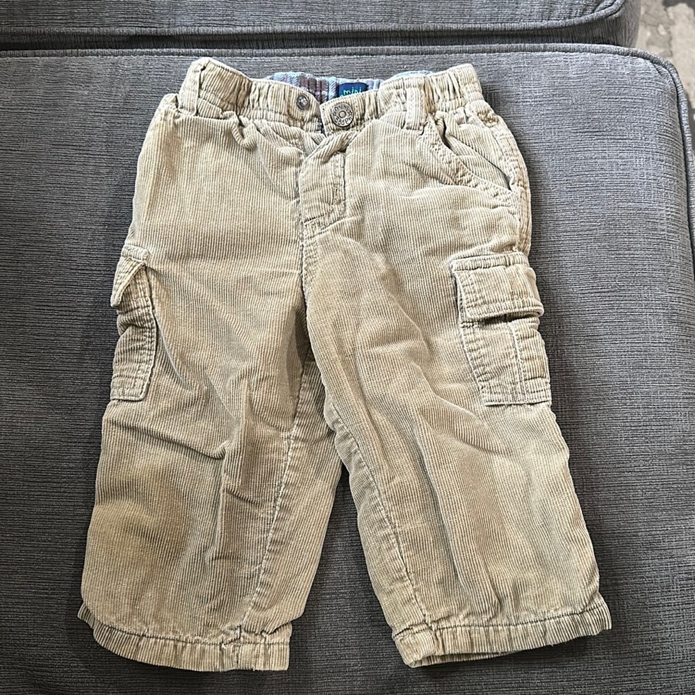 Mini Boden brand. Size 6-12mo. Never worn. Suede material